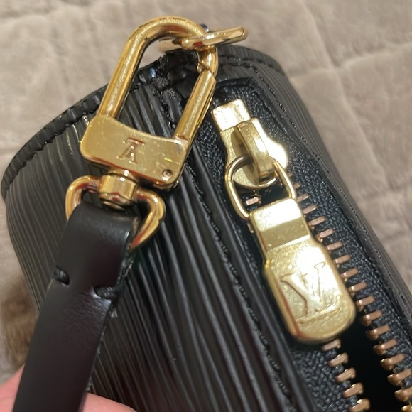 Louis Vuitton Mini Papillon Epi - Picture 10 of 11